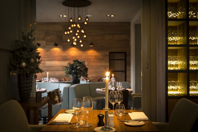 Conferentiehotel Landgoed Rhederoord.
Duoplanken gerookt & naturel geolied.
Gebruikt als wandbetimmering.
19x235mm.
Behandeld met osmo mat 3062.
